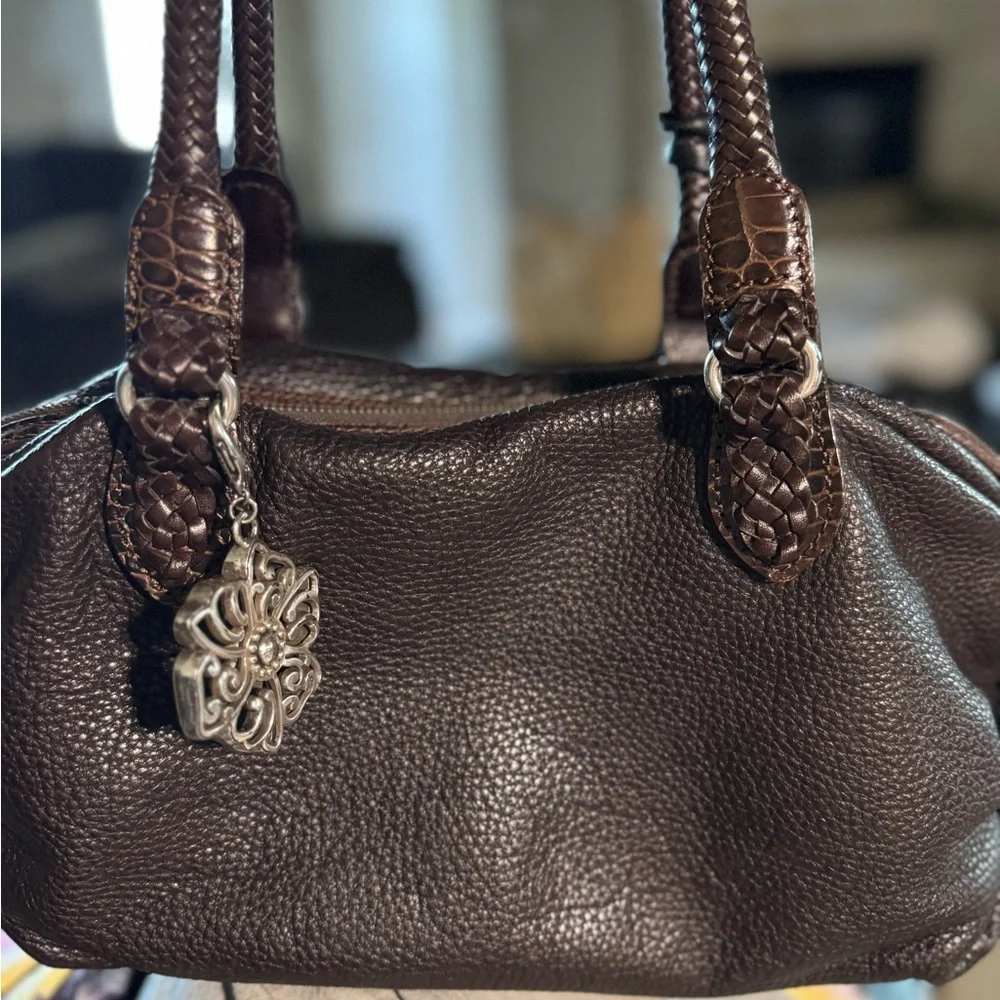 EUC Elegant Brown Leather Handbag no rips or stains. Great size. - Picture 9 of 14